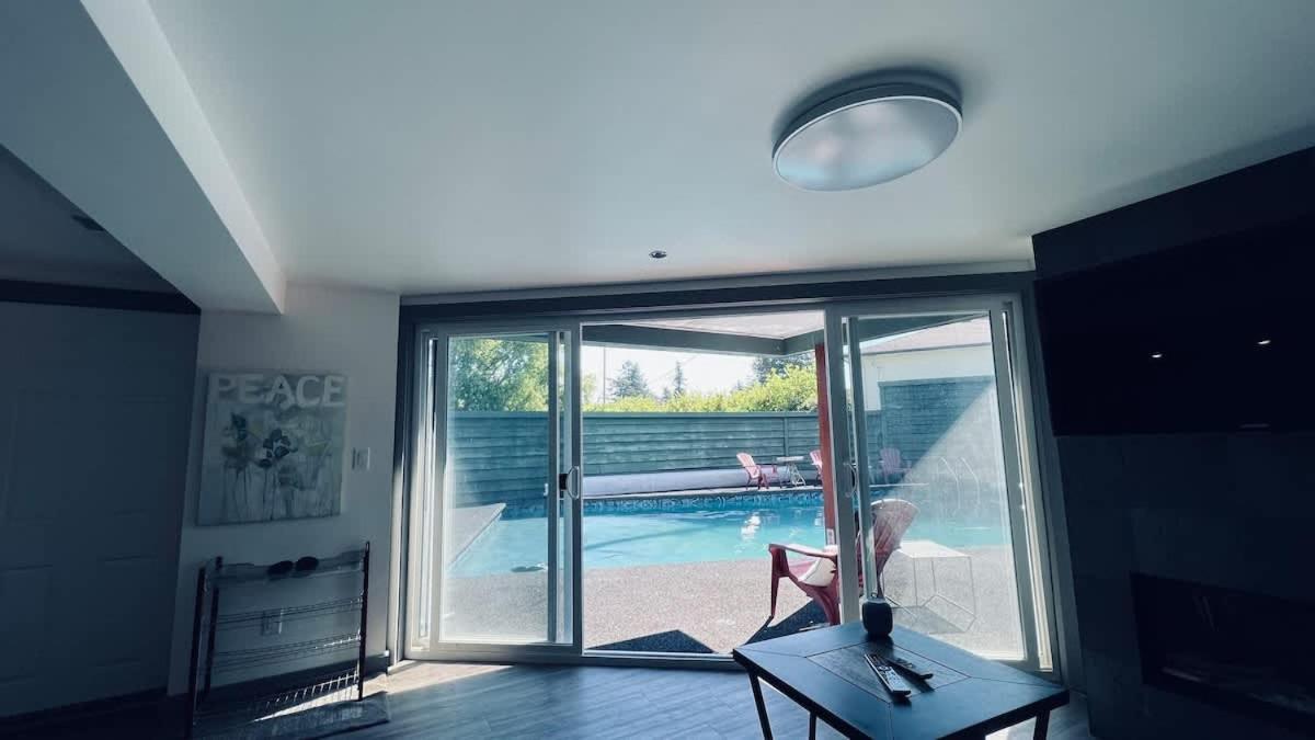 Tranquil Oasis 2 Bedroom Suite With Pool View Вікторія Екстер'єр фото
