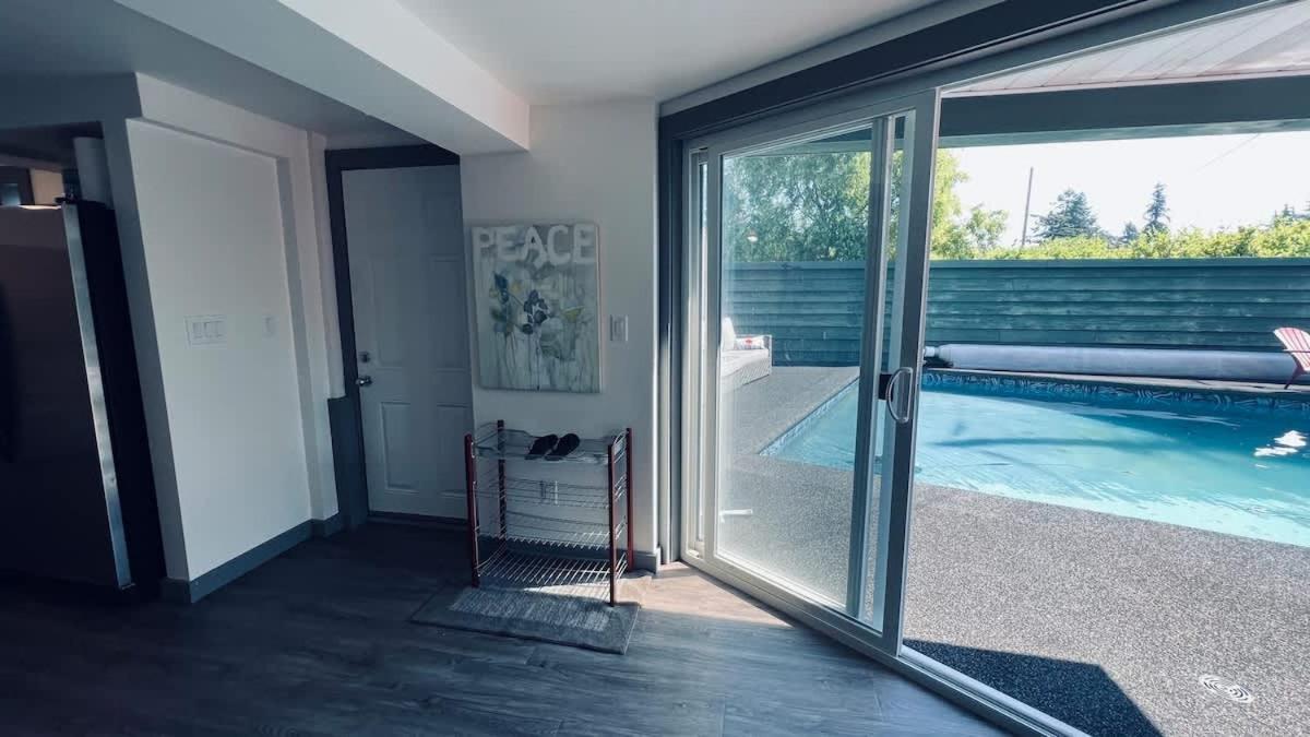 Tranquil Oasis 2 Bedroom Suite With Pool View Вікторія Екстер'єр фото