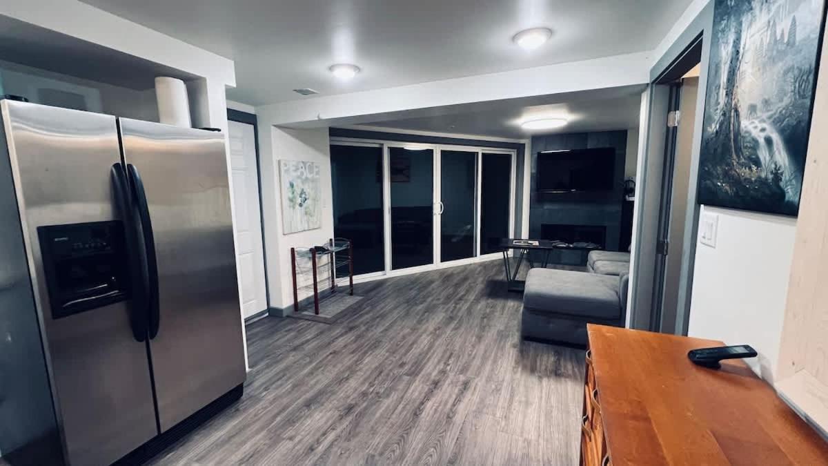 Tranquil Oasis 2 Bedroom Suite With Pool View Вікторія Екстер'єр фото