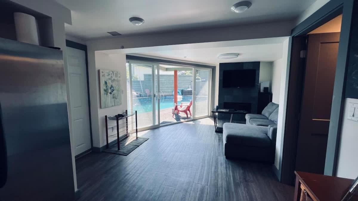 Tranquil Oasis 2 Bedroom Suite With Pool View Вікторія Екстер'єр фото