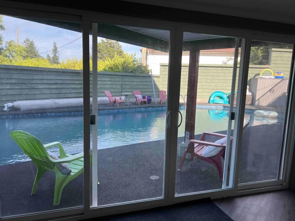 Tranquil Oasis 2 Bedroom Suite With Pool View Вікторія Екстер'єр фото