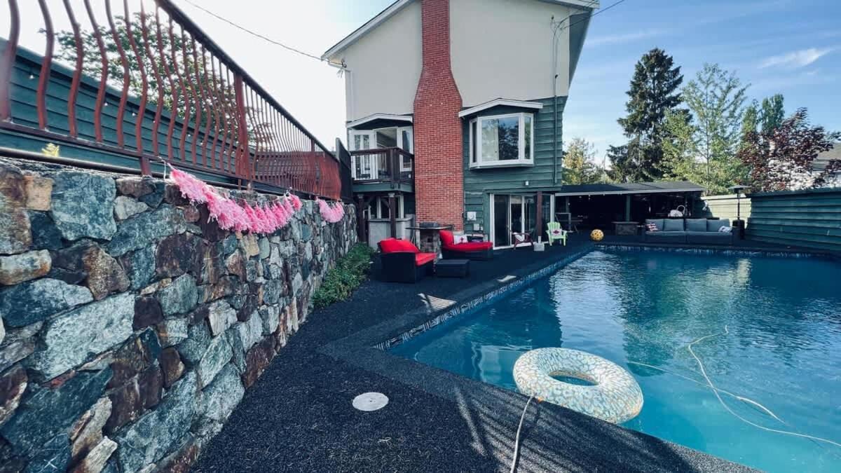 Tranquil Oasis 2 Bedroom Suite With Pool View Вікторія Екстер'єр фото